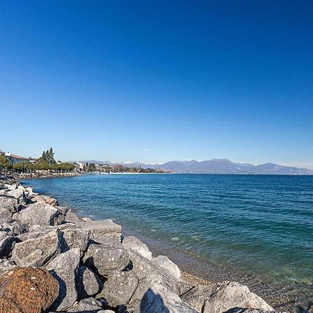 Garda Lake View Apartment Дезенцано-дель-Гарда Экстерьер фото
