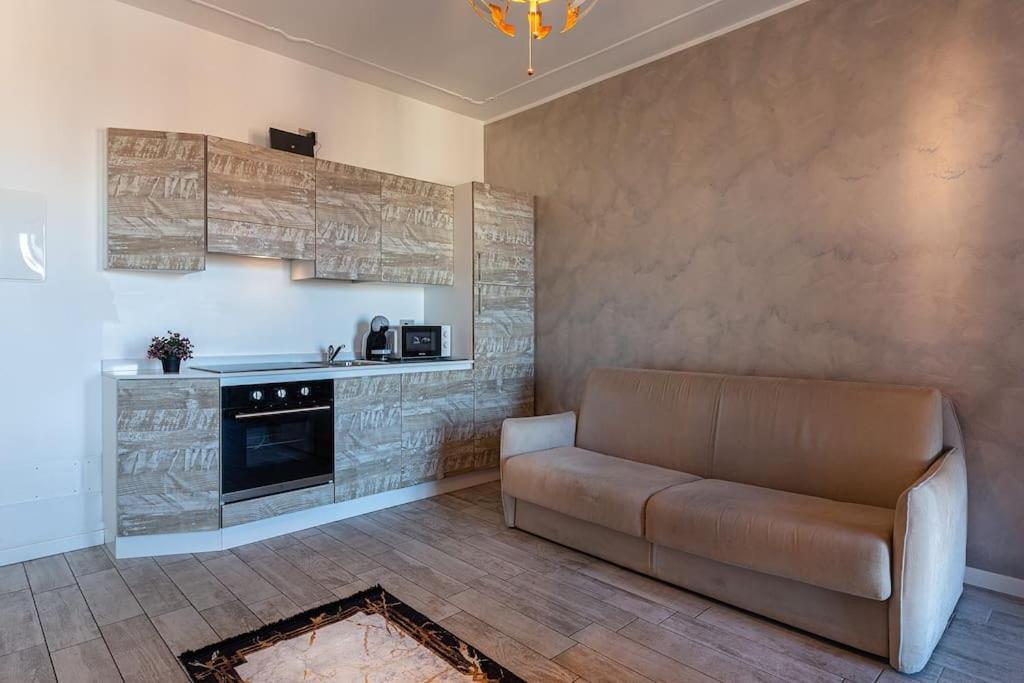 Garda Lake View Apartment Дезенцано-дель-Гарда Экстерьер фото